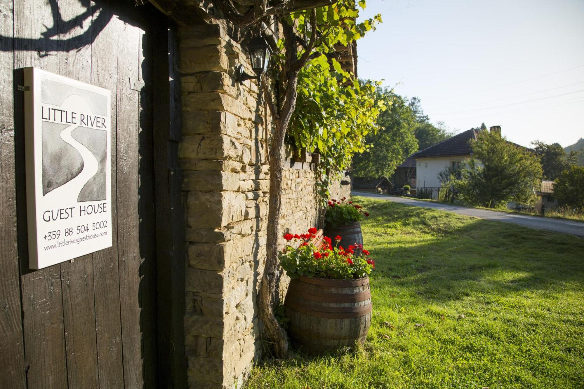 Little River Guest House Gabrovo Exterior foto